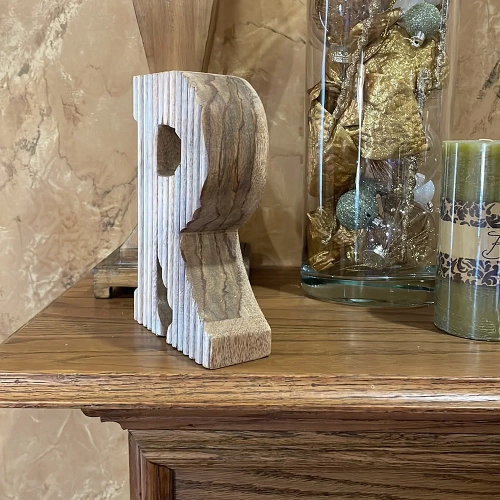 Wood Letter “R” accent - Picture 2 of 6